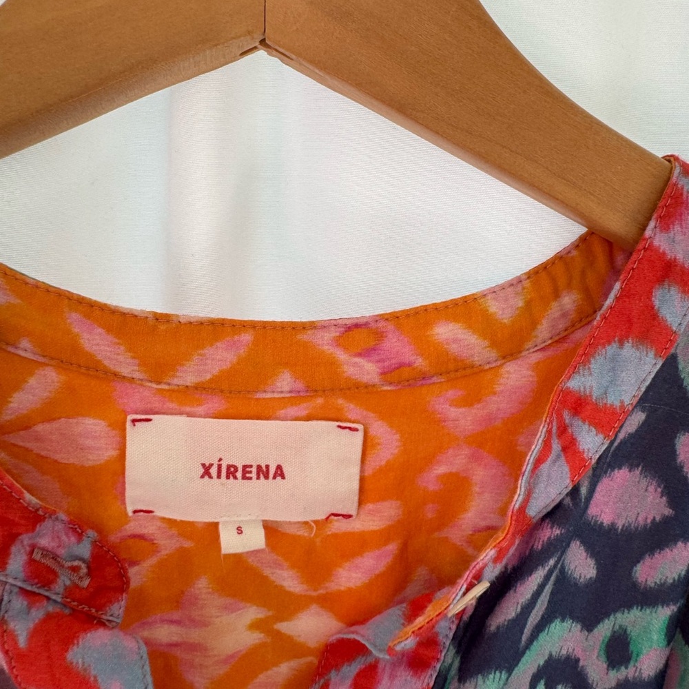 XiRENA Colorful Abstract Blouse